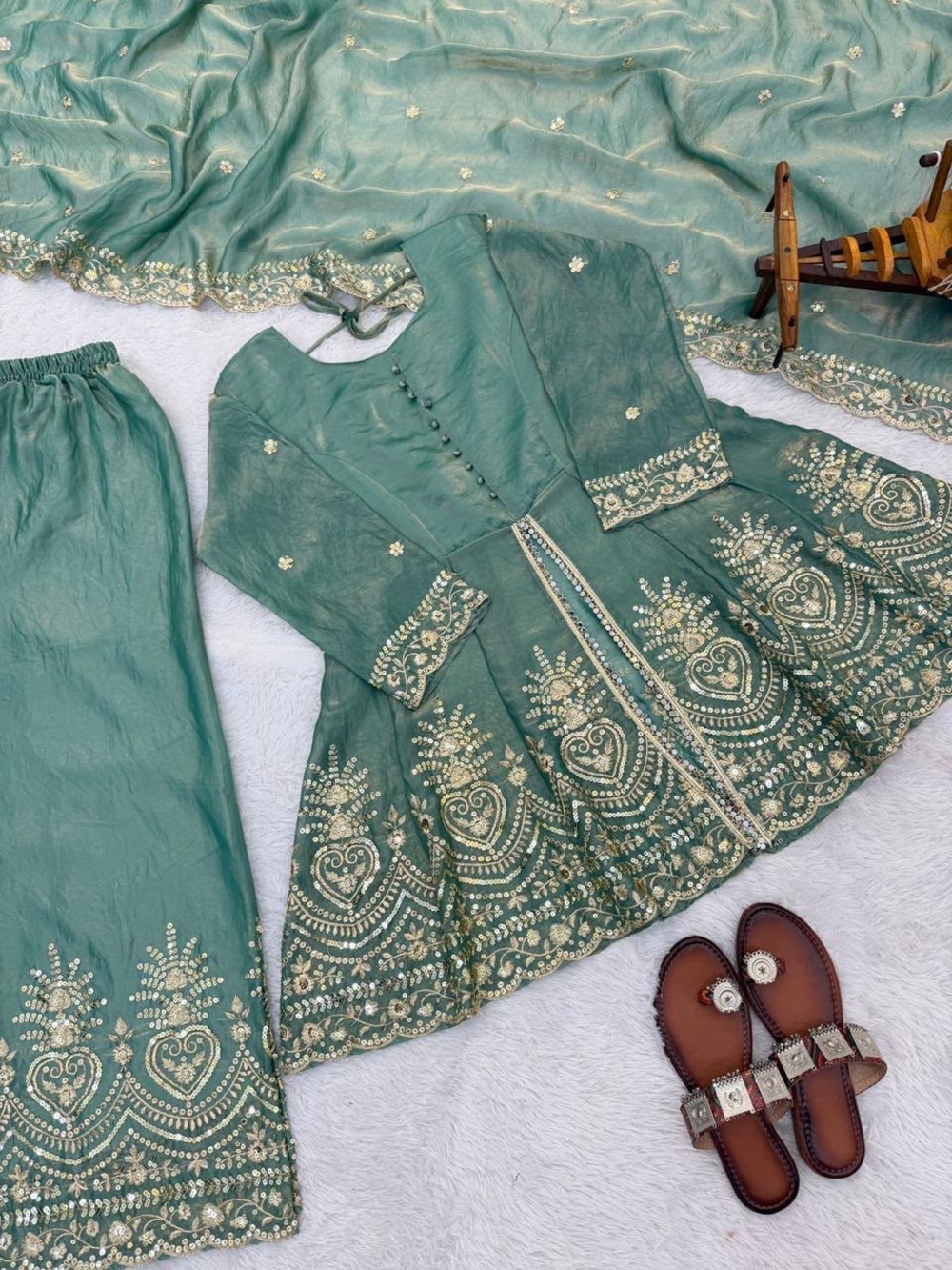 Women’s Indian Silk Designer Mirror  Embroidery Sequin Work Kurta Plazzo set-M - Picture 5 of 12
